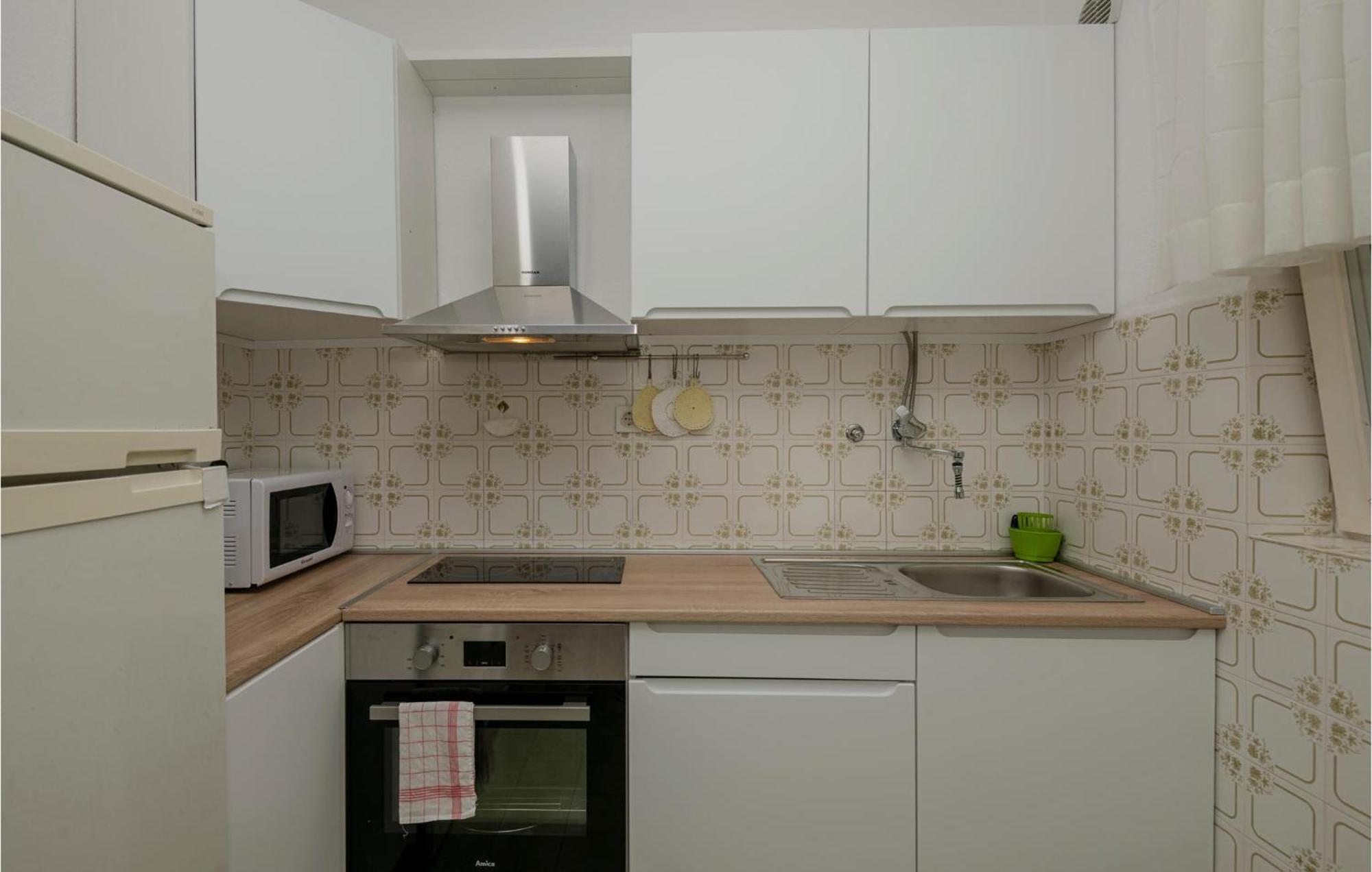 Nice Apartment In Tucepi With Wifi 外观 照片